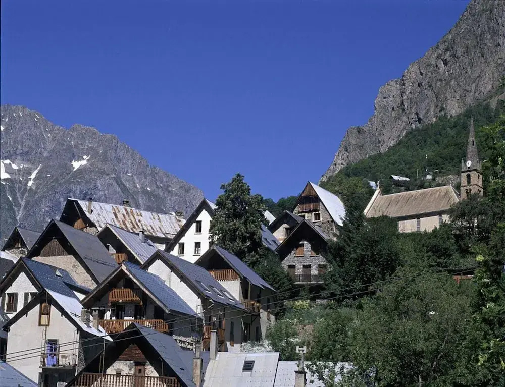 Chalet in Les Deux Alpes With Heated Pool
