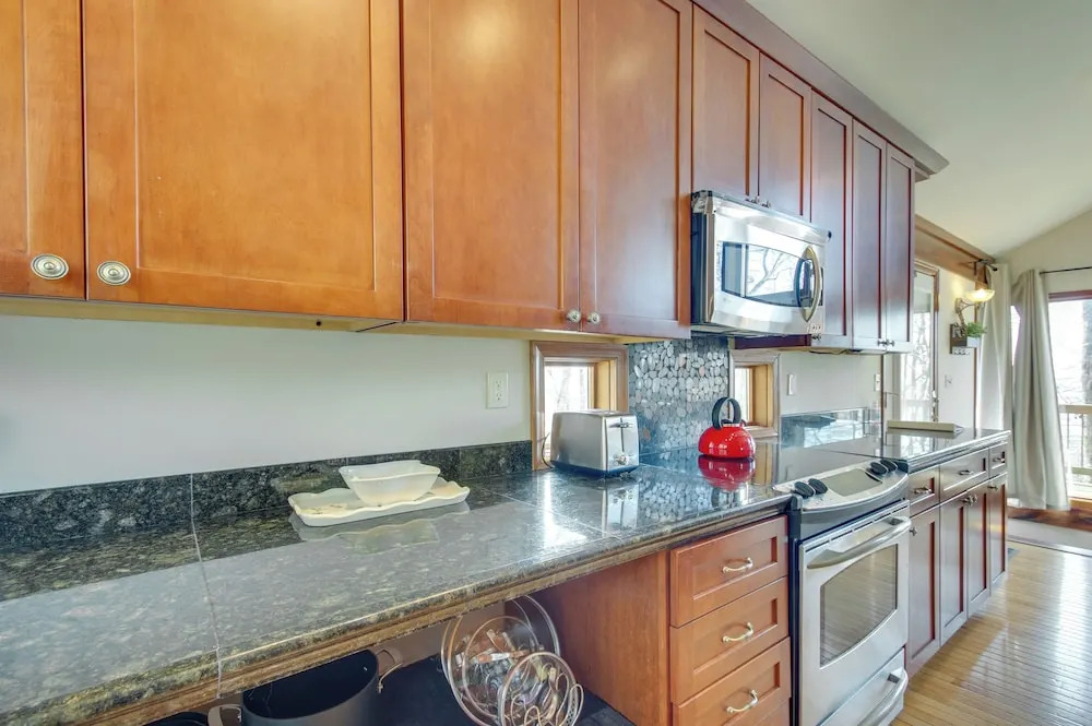 Cozy 'hillside Hideaway' in Wintergreen Resort!