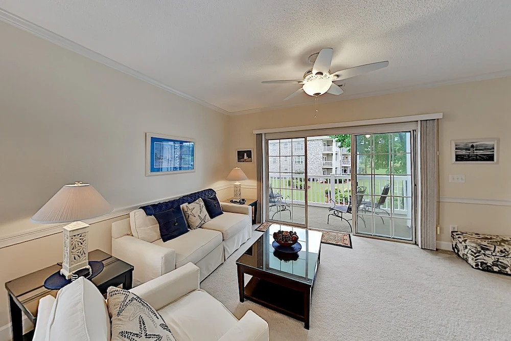 Chic W/ Balcony, Pool & Golf Course Views 2 Bedroom Condo