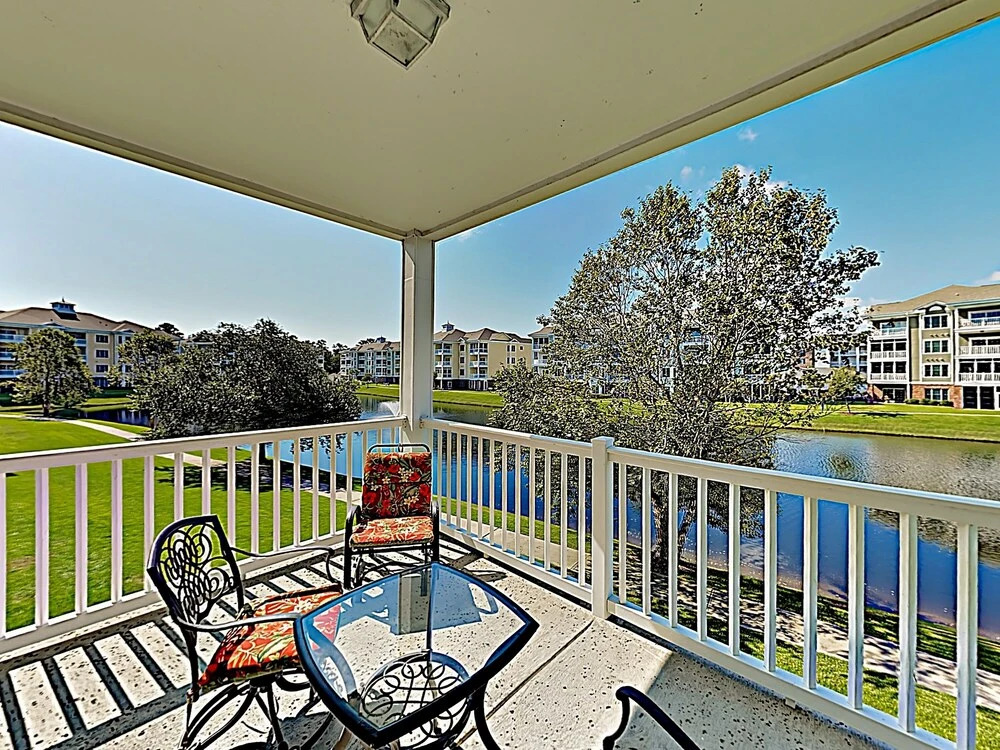 New Listing! Centrally Located W/ Pool 3 Bedroom Condo