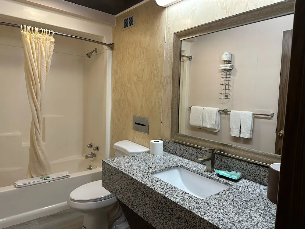 Motel 6 Iron Mountain