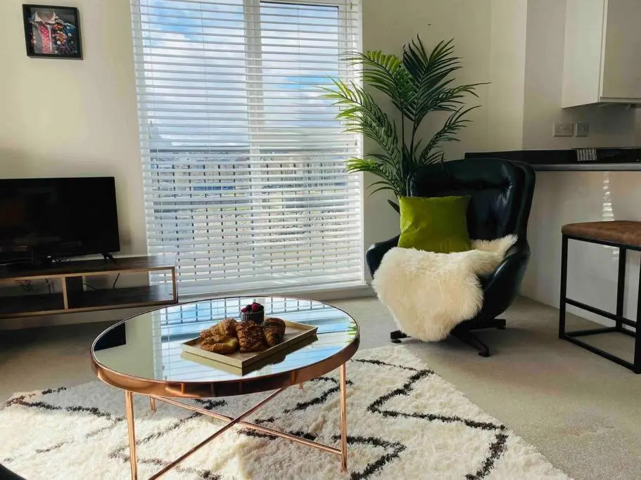 Luxury 2 Bedroom waterfront apartment with balcony