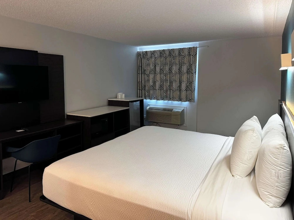 Studio 6 Suites Carson, CA