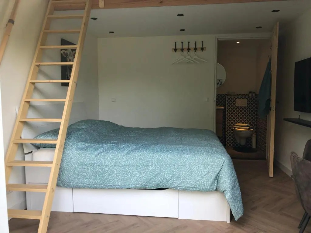 Flora’s B&B