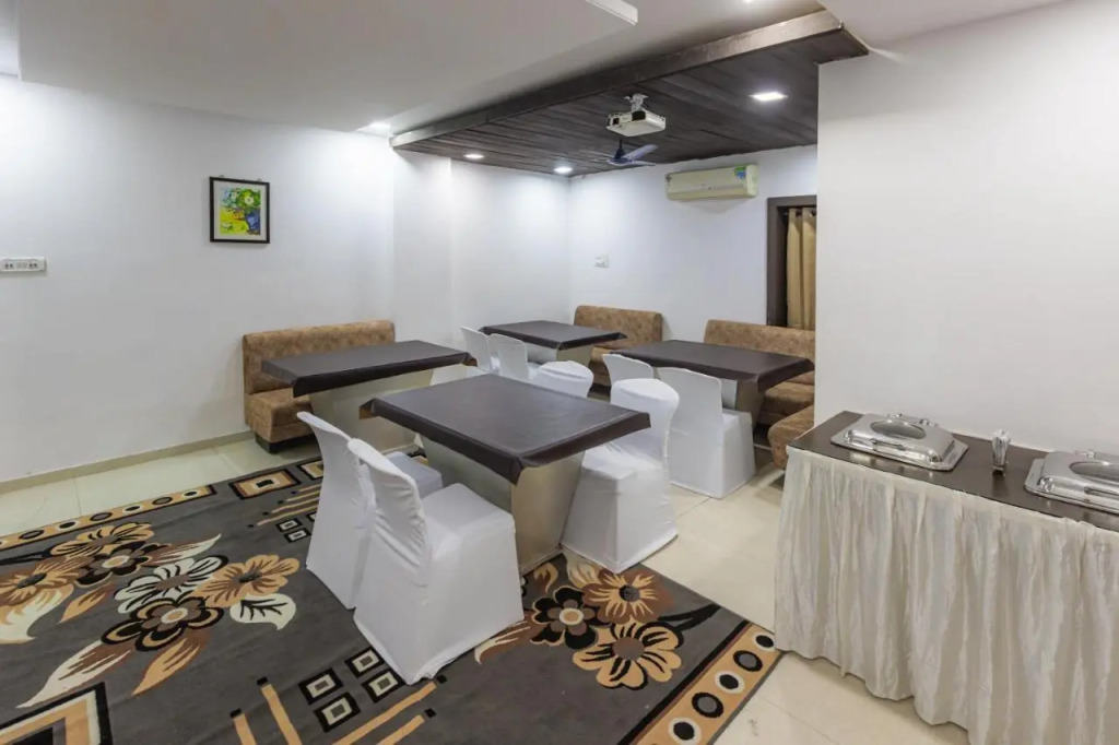 Treebo Shembekars Inn