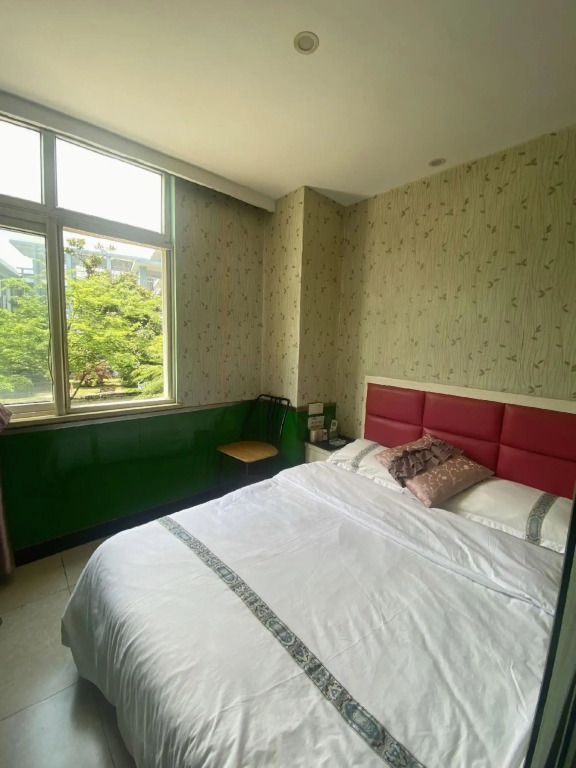 Fengjie County Hotel, Shanghai