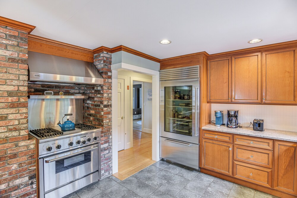 Expansive Group Getaway < 1 Mi to Dtwn Falmouth!