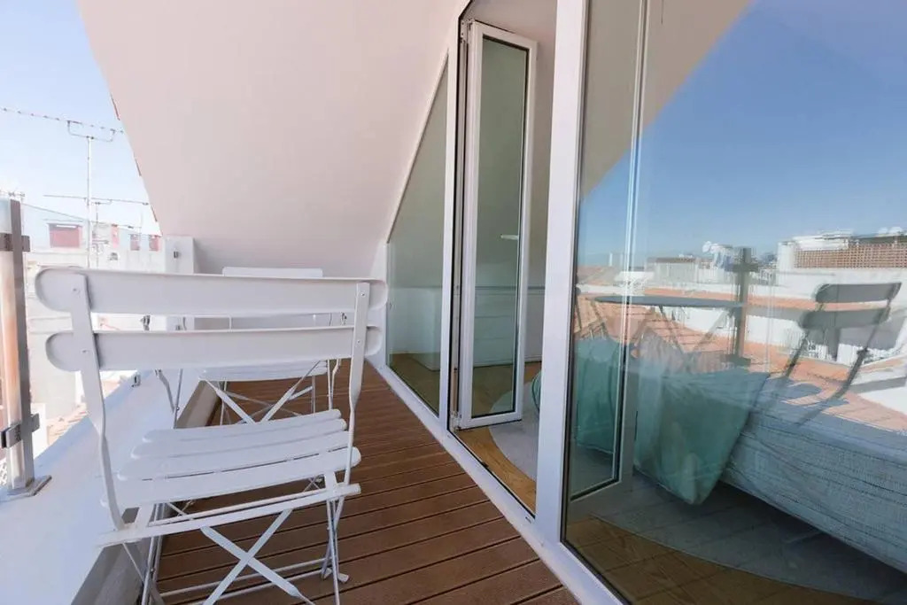 Seaside With a View - 200m away from the beach!