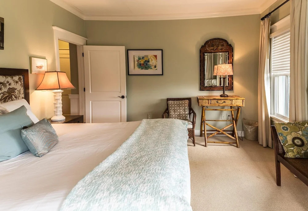 Watercolor - Park District 1-Bedroom Condos by 360 Blue