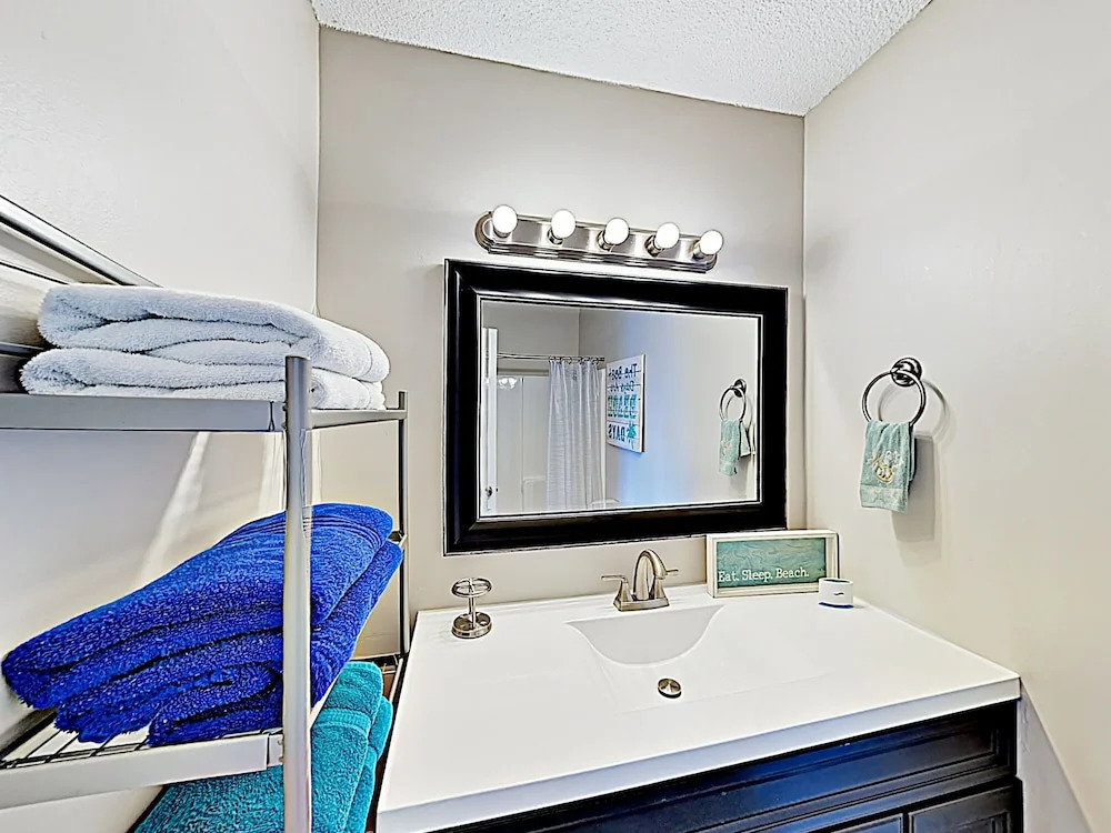 New Listing! Seawalk Condo W/ Pool, Near Beach Condo