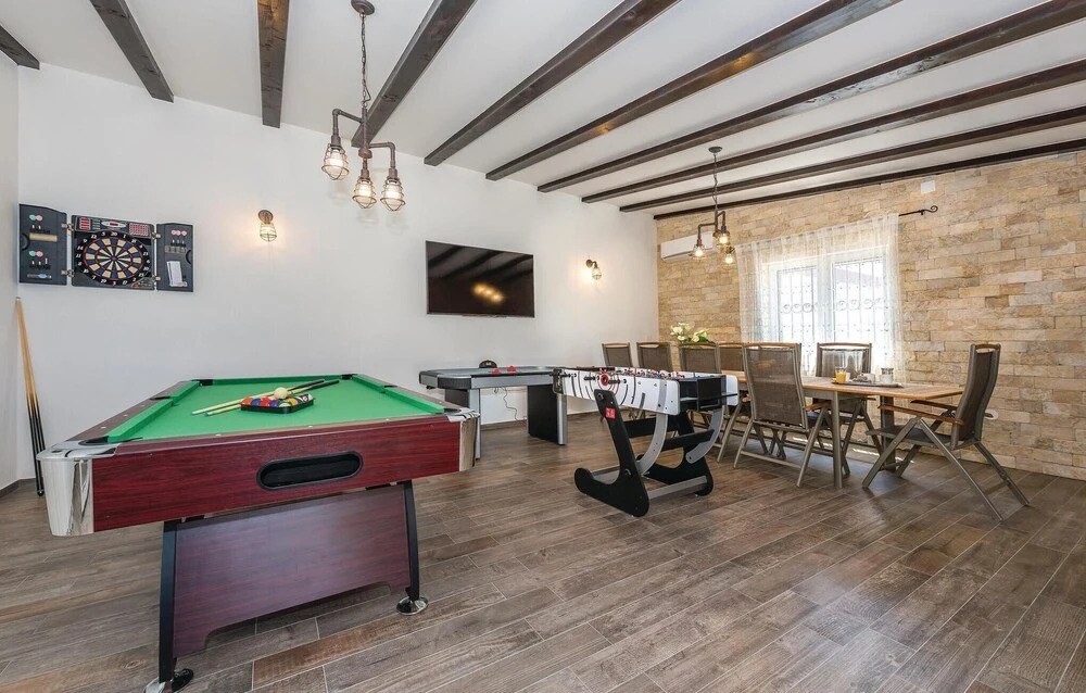 Beautiful Home in Dubrava With Wifi and 6 Bedrooms
