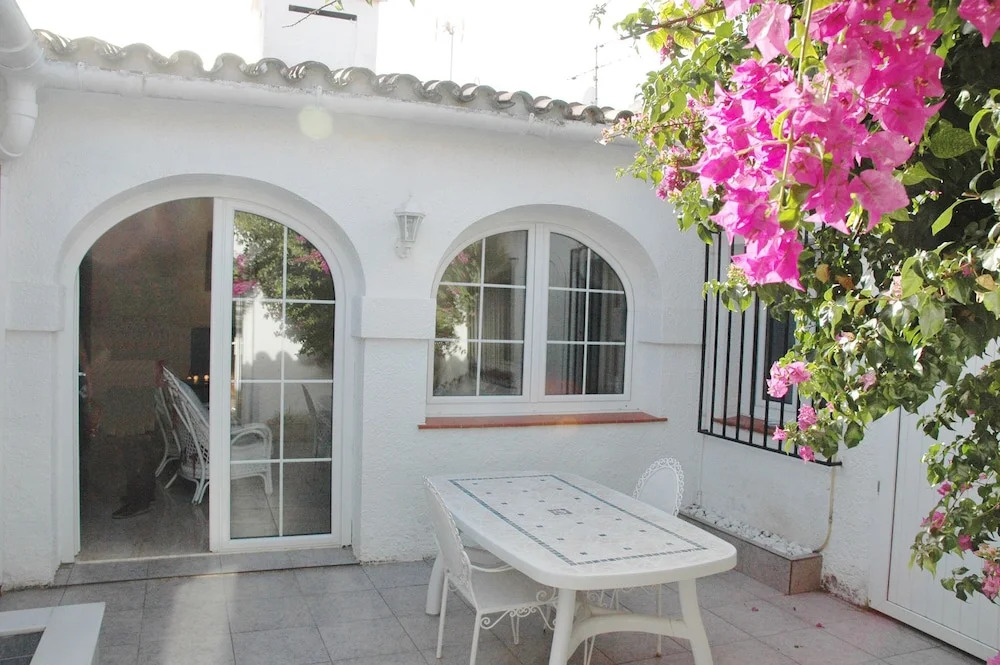Apartamentos Casa Astrid 3000