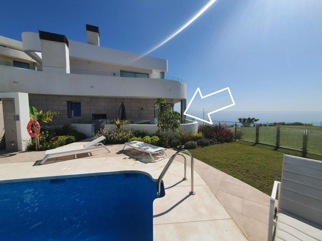 Luxury beachfront apartment with pool, sauna, fitness and gym in province Malaga, Andalusia