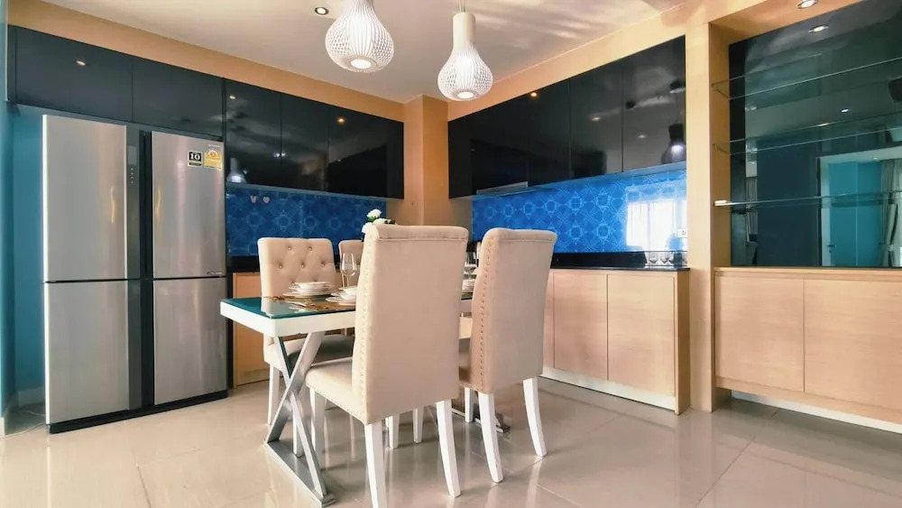 Luxury 2-bedroom Sea View Escape