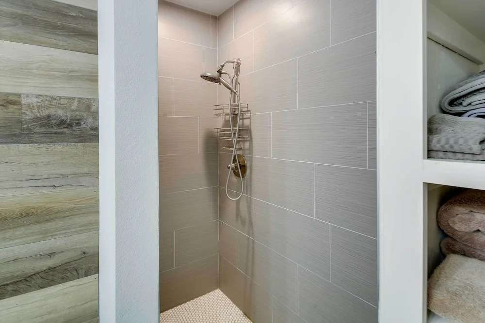 Lakefront Haven Near Oaklawn & Casino Resort!
