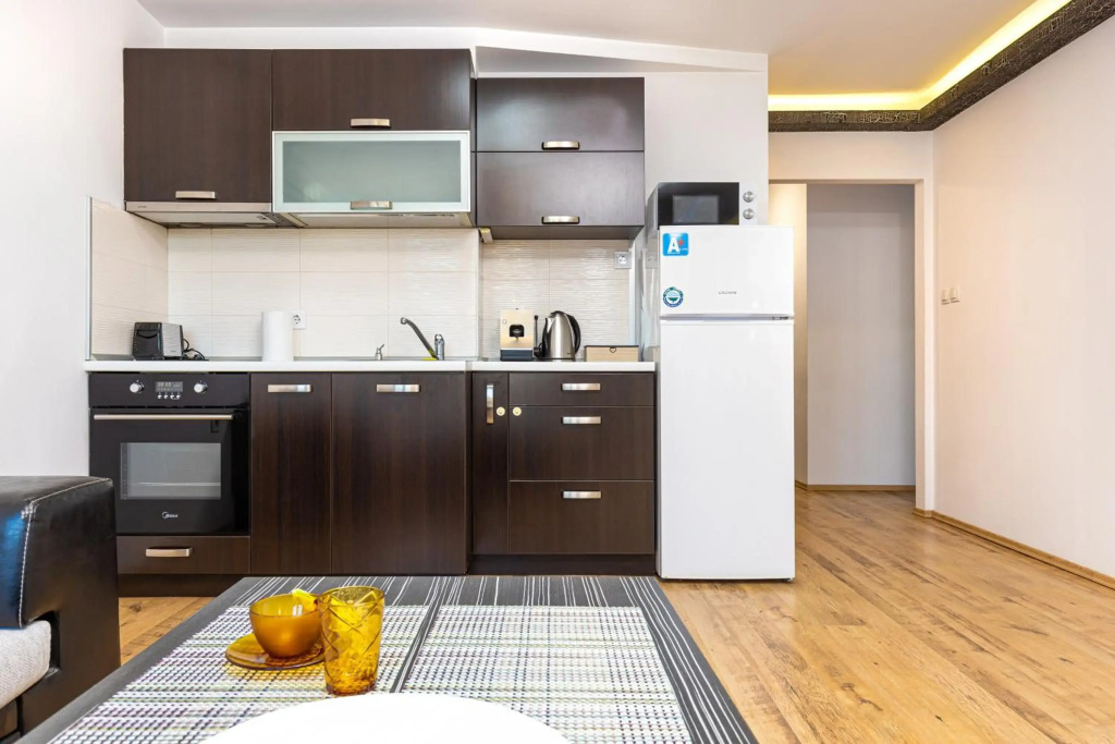 Nice 1BD Apartment next to Medical University