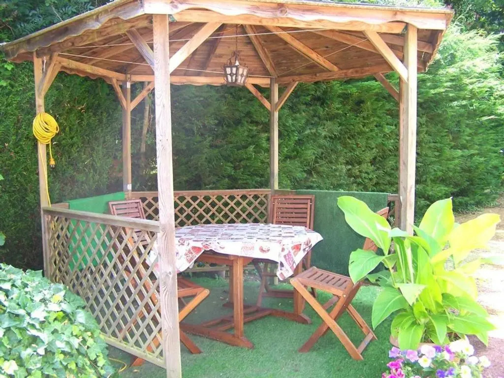Charmante Fermette Rénovée avec Terrasse Privative et Vélos, 2 Chambres, Proche Le Lude - FR-1-410-155