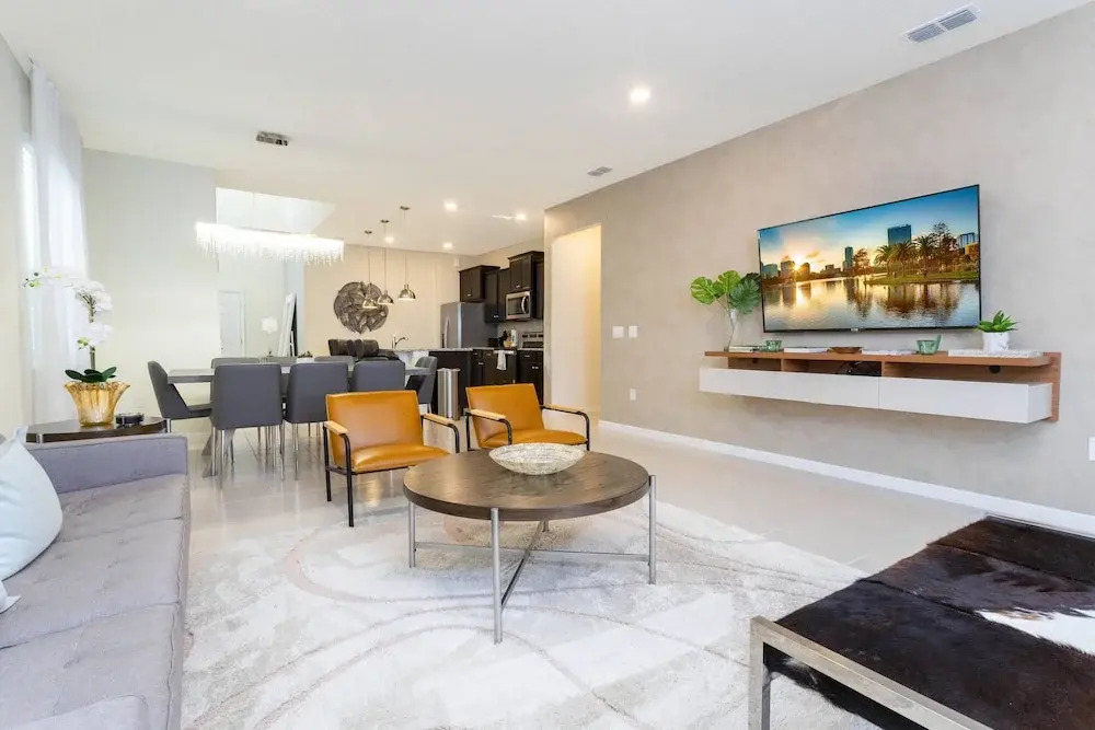 Beautiful 6 Bedroom Home w/ Private Pool and Spa at Windsor Island