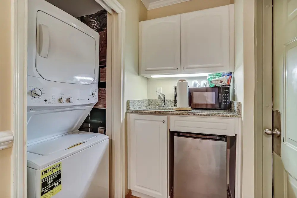 Dog-Friendly Home in the Tennis Villas w/Free WiFi, Shared Pool, Central AC