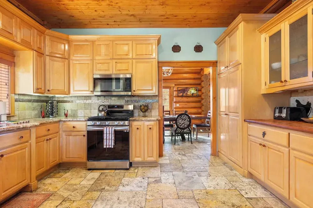 0.5mi to the Lake, Deck w/ Views, Poker Table Eagle Ridge Retreat by Avantstay
