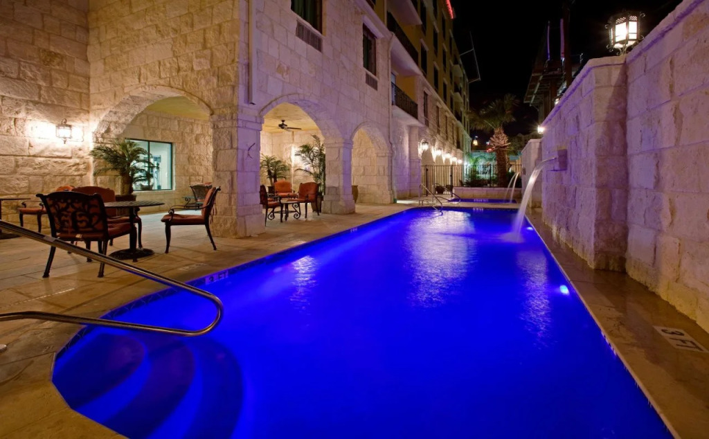 Comfort Suites Alamo-River walk