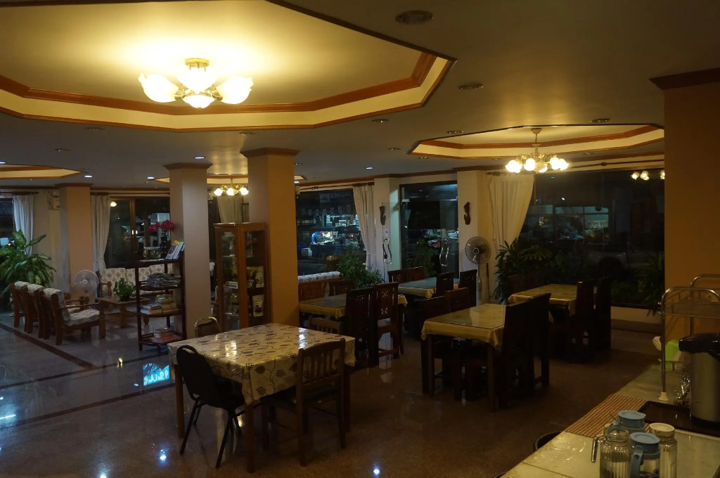 Ritzy House Hotel