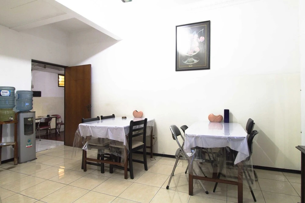 RedDoorz Dukuh Kupang