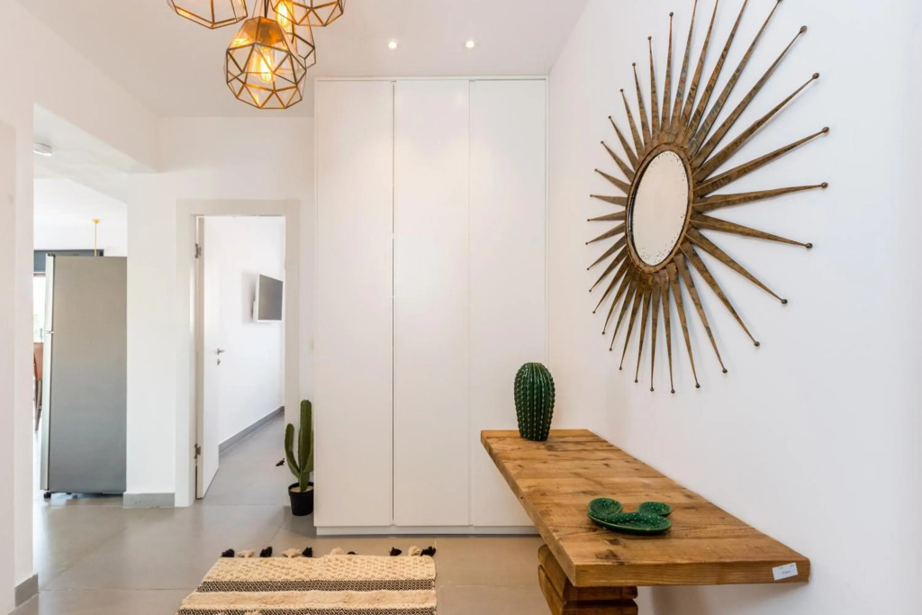 Walk to Beaches from an Arty New-Build Apartment