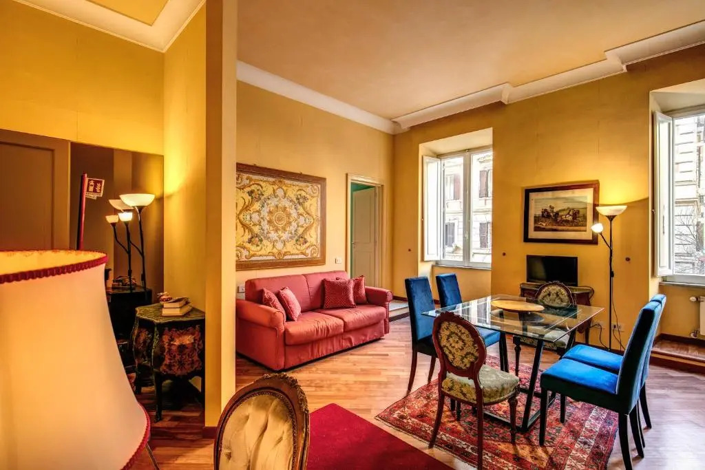 CIR 6380 V Twin B Stylish Renovated Flat in Vatican Area