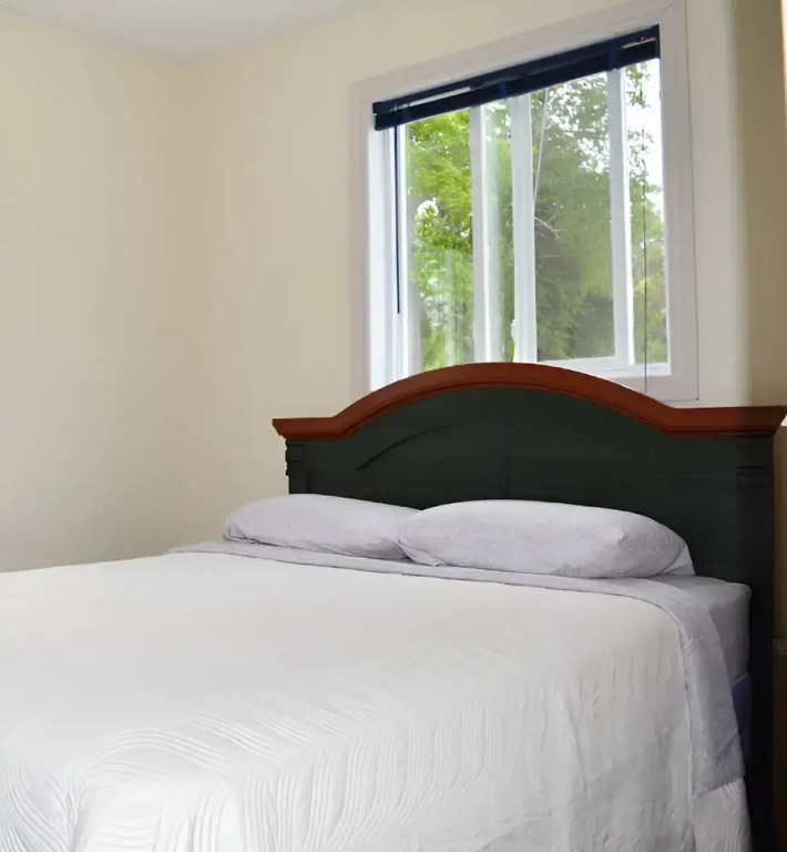 Lions Head Beach Motel & Cottages - WATERFRONT