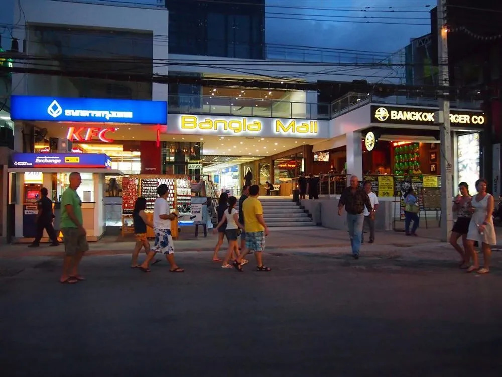 WhyNot Backpackers (Capsule Hostel)