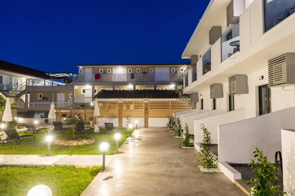 Rooms 48 by Zante Plaza