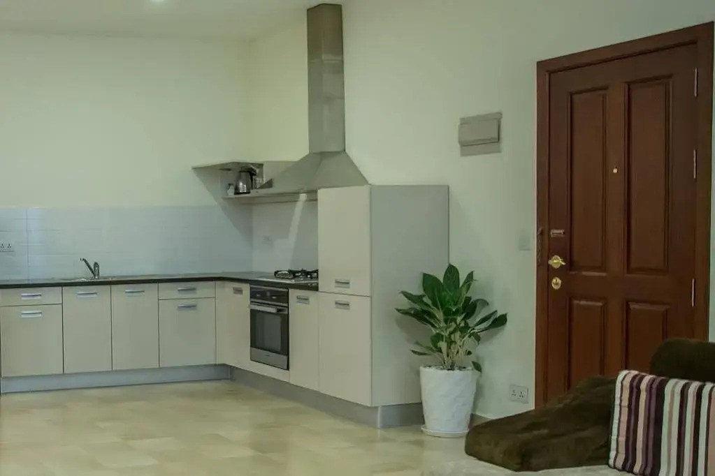 La Residence Suites