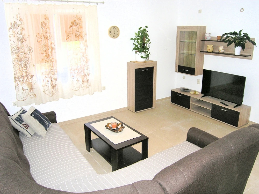 Apartment Goran