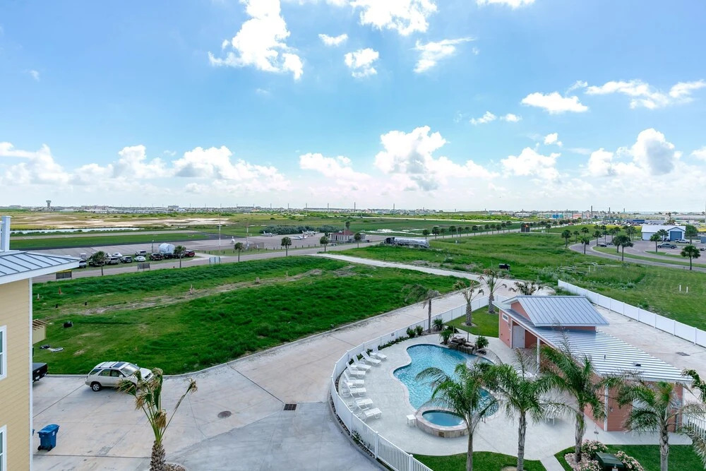 Luxe 3br/3.5ba W/ Hot Tub, Pool & 360-degree View 3 Bedroom Townhouse