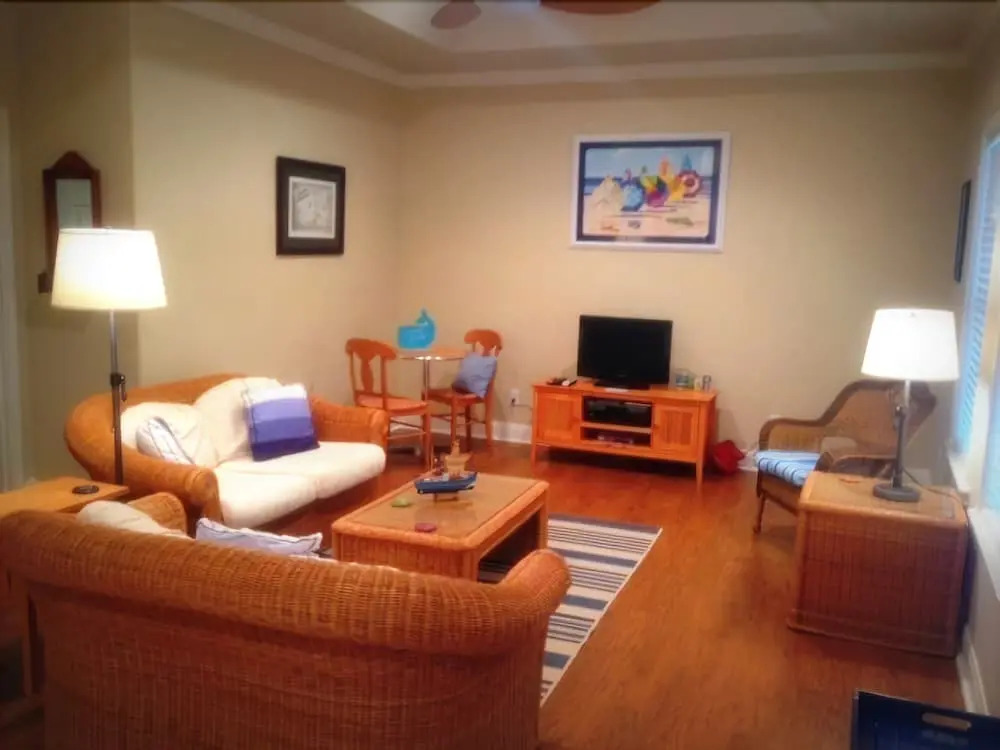 Sea Song 2 Bedroom Home by RedAwning