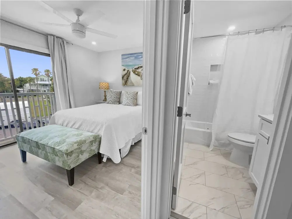 Seacrest - 6 - 2 Br townhouse by RedAwning