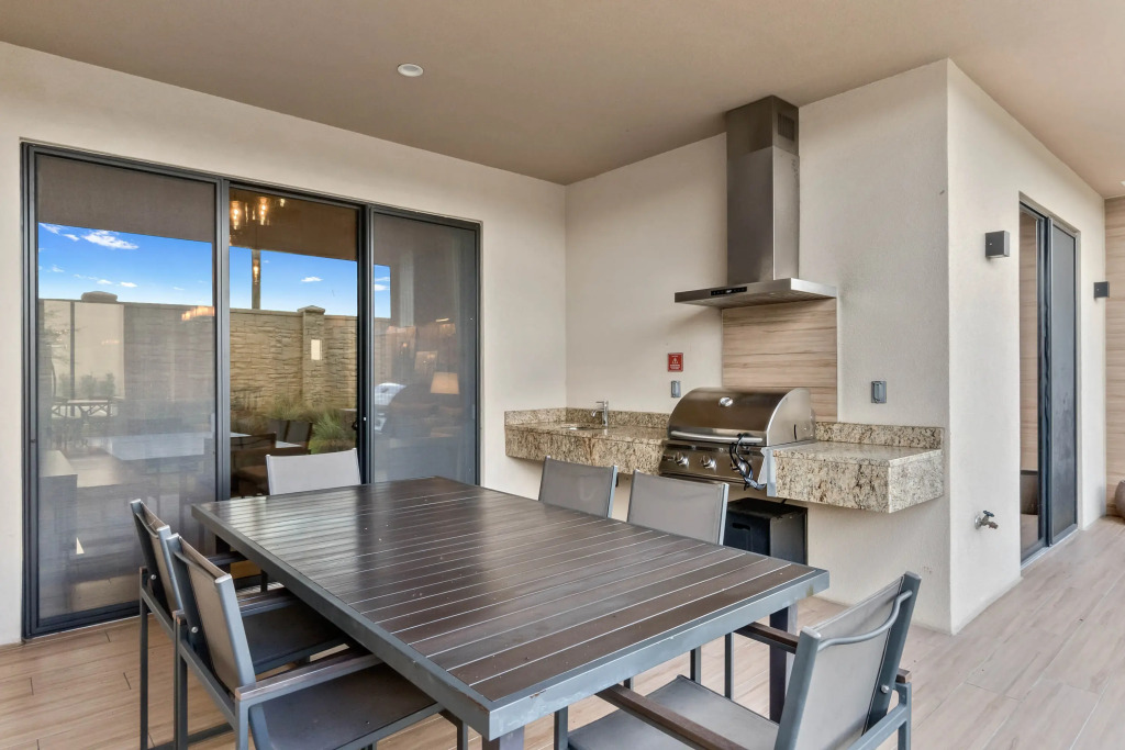 4 Bedrooms 45 Bathrooms Magic Village 7575 Bd