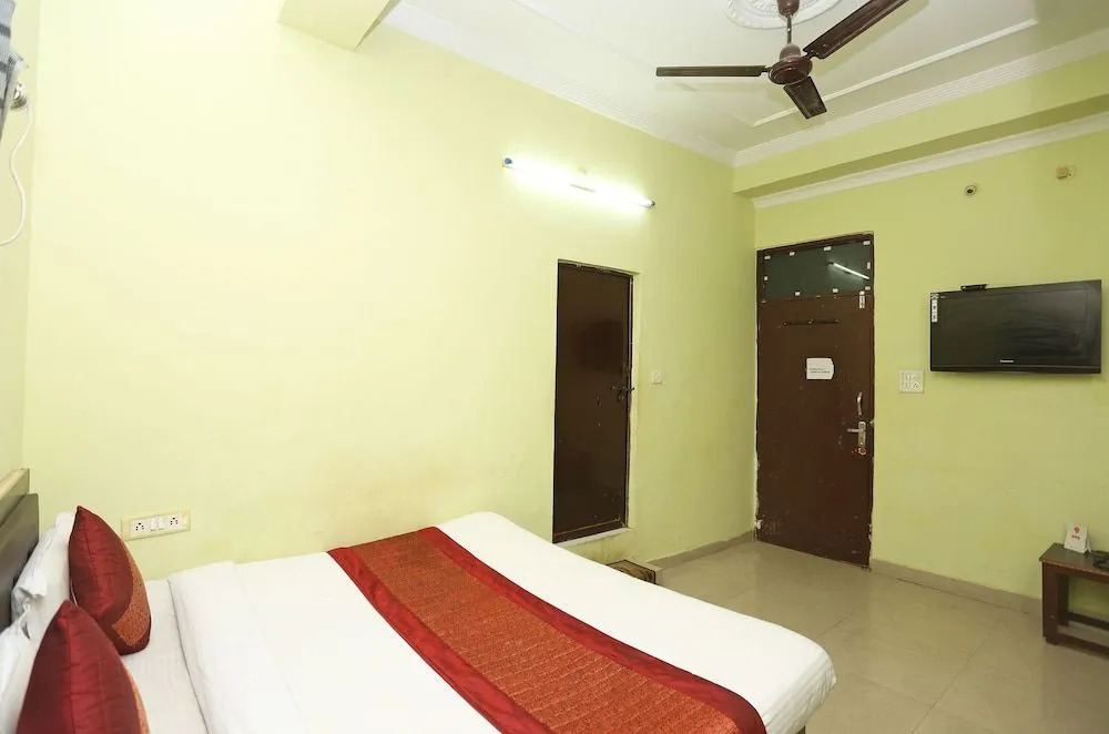 OYO 23293 Hotel Dev Residency