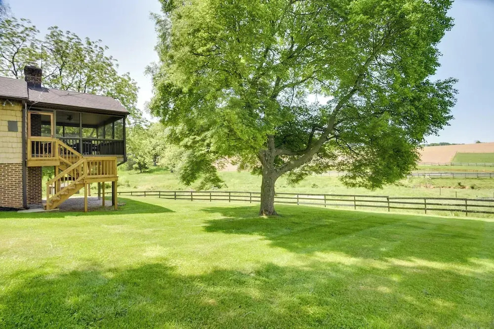 2 Mi to Wineries: Calm Cottage on 90 Acres w/ Barn