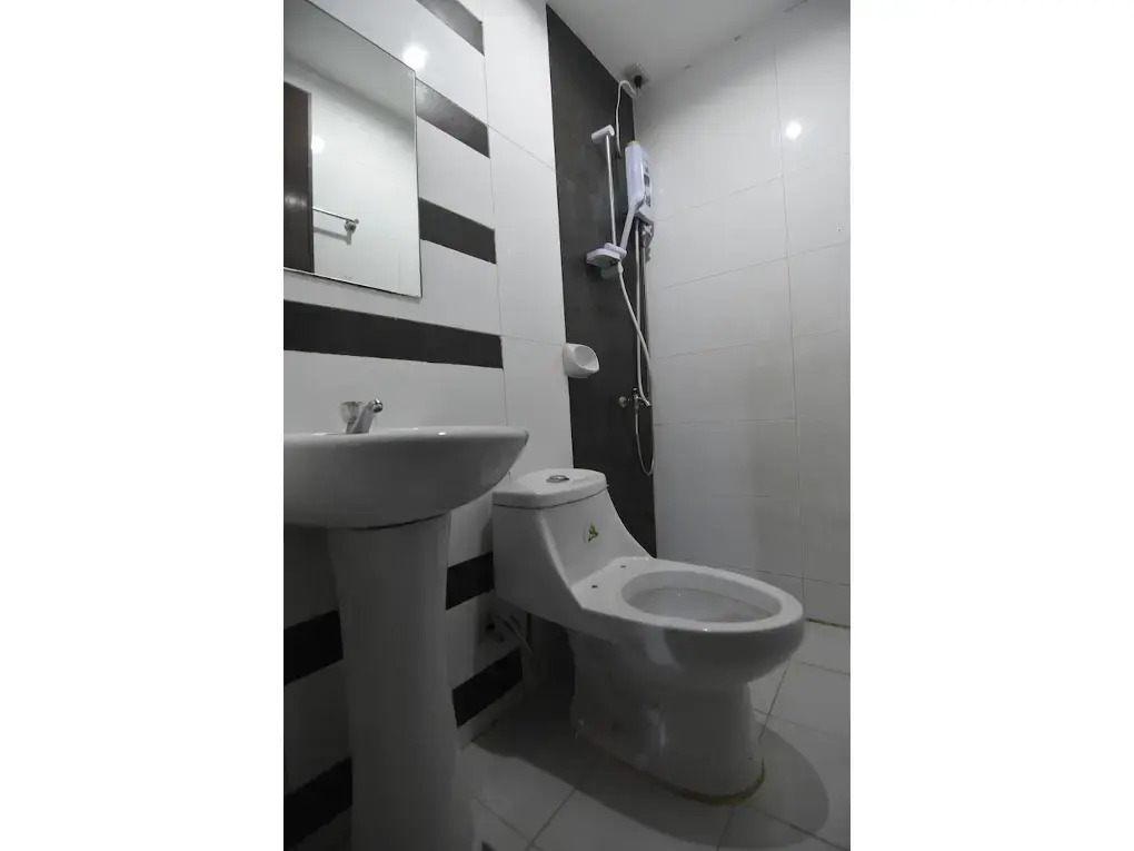OYO 894 Cosmo Hotel P Campa Manila