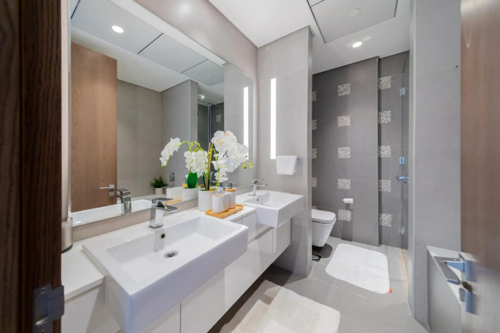 DXB - The Atria Residences - 2007 - DT