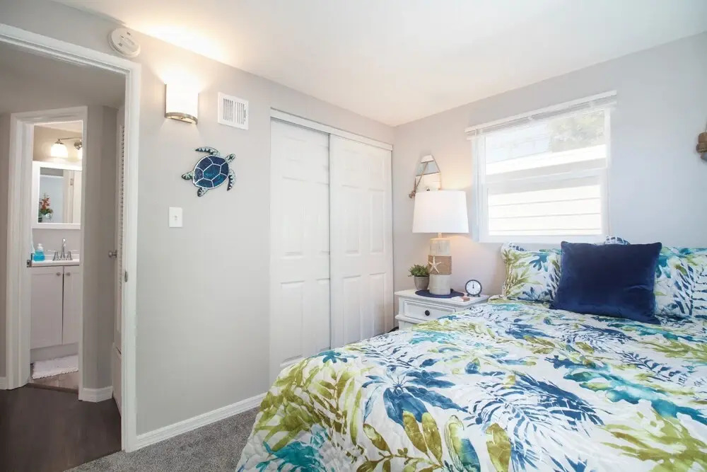 5 O'clock Somewhere - Short Term Rental 3 Bedroom Home by RedAwning