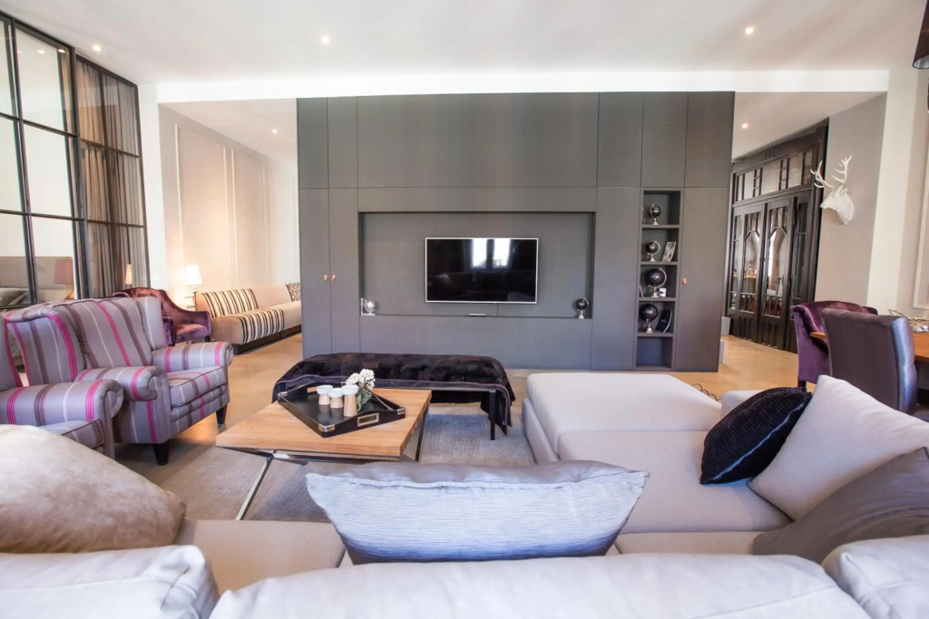 200m2 Splendid Downtown Flat with 75m2 Gergious Terrace