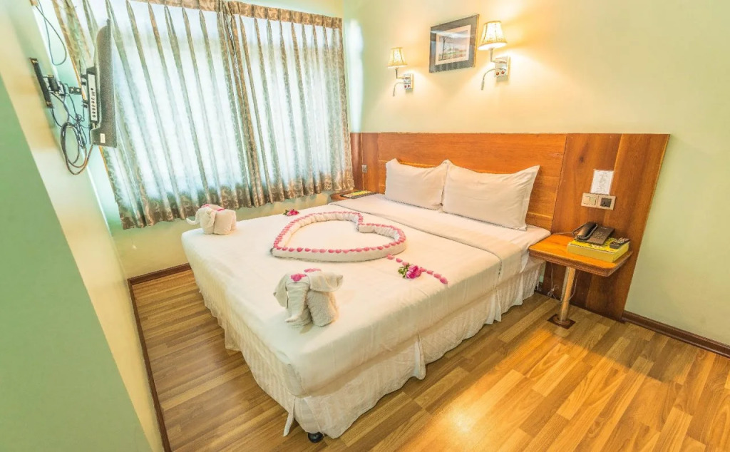Hotel 8
