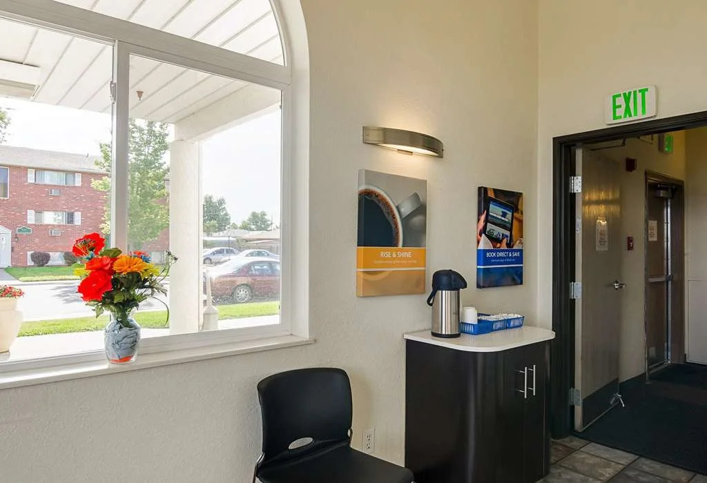 Отель Econo Lodge