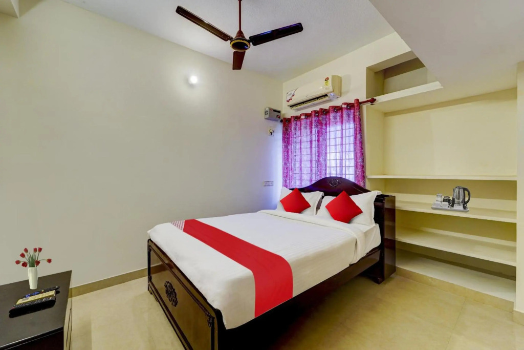 OYO Flagship 80521 Senthamizh Residency