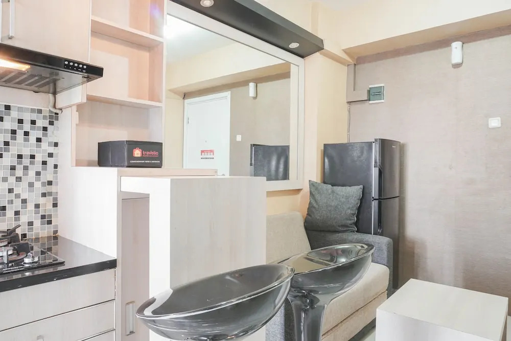 Simple And Cozy Living 2Br At Green Pramuka City Apartment