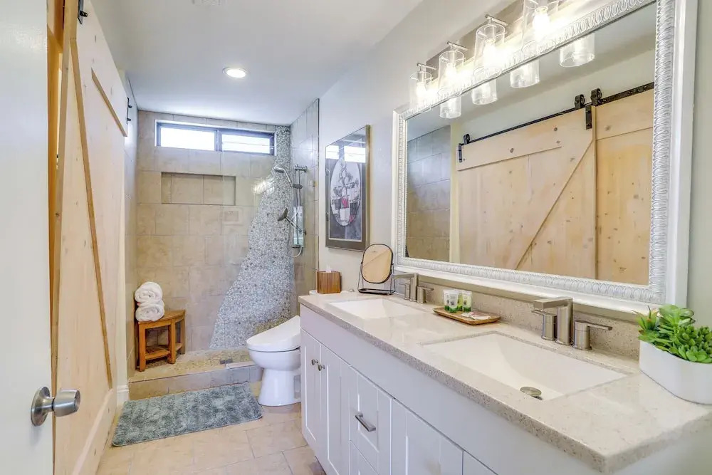 Resort Pools + Golf: Palm Springs Condo!