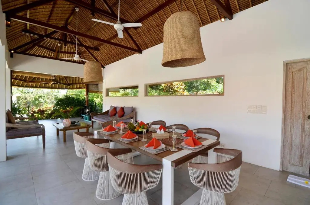 "stunning 4 Bedrooms Private Pool Villa in Canggu"